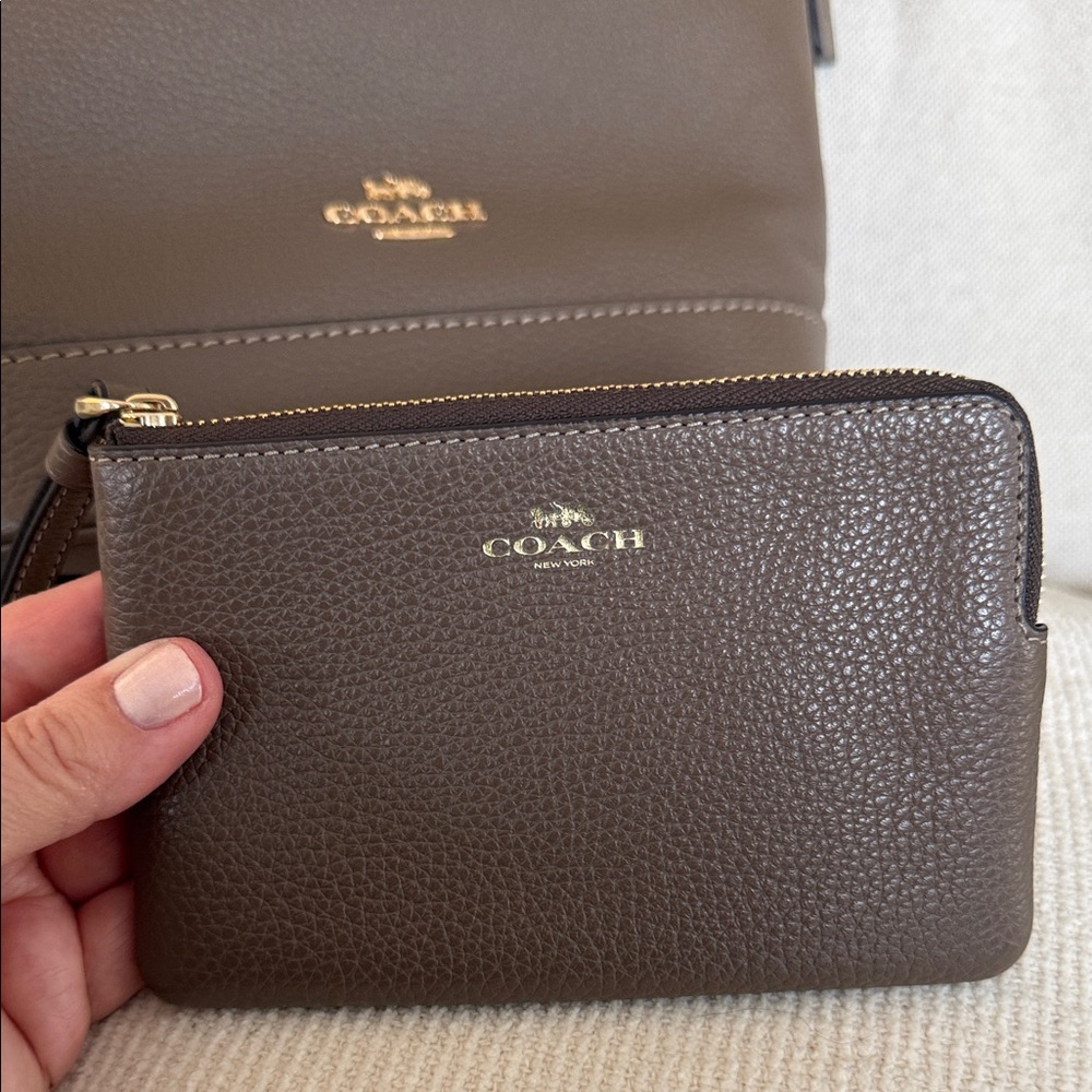Coach Dark Brown Leather Messenger Bag - Picture 2 of 6